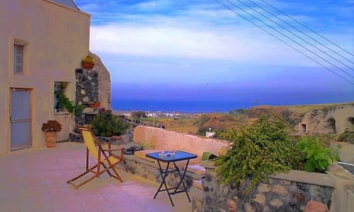 Real Santorini Cave House far From the Crowds