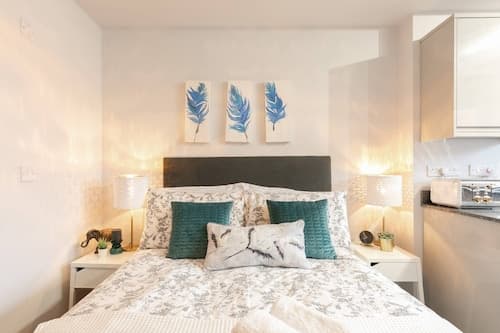 Room in Apartment - 12 Helena Luxury Serviced Apartment