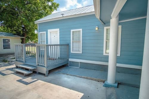 Classic 1br/1ba Charming Apt w/ Modern Upgrades
