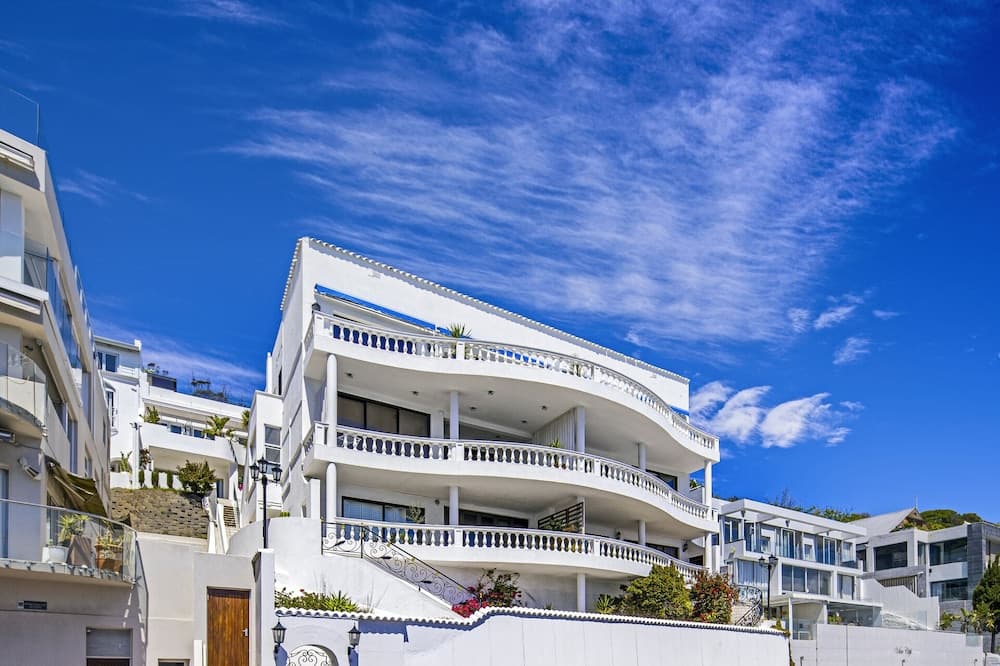 Clifton YOLO Spaces – Clifton Beachfront Apartments