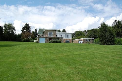 Spacious Villa with Hot Tub & Sauna in Ardennes