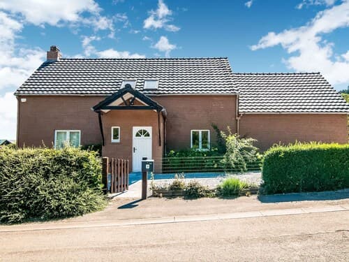 Enticing Holiday Home in Treignes near Forest