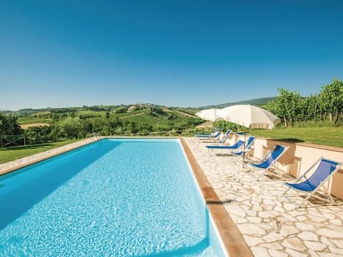 Tuscan Farmhouse With Pool