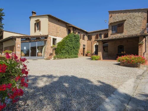 Farmhouse in Chianti With Pool and Terrace