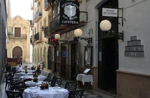 Hermanos Macías Hotel