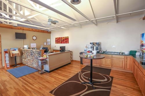 Super 8 by Wyndham Branson / Shepherd of the Hills Exwy