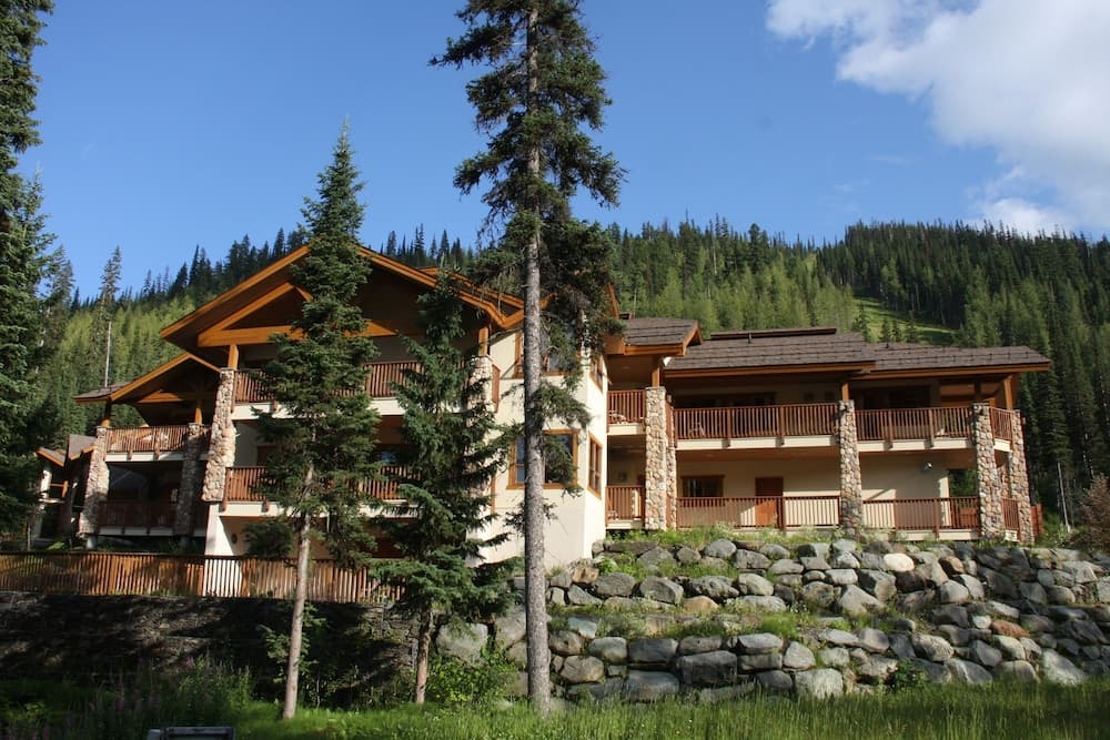The Pinnacle Lodge