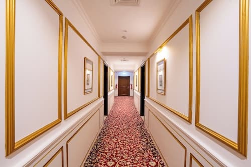 Luxe Avenue Hotel