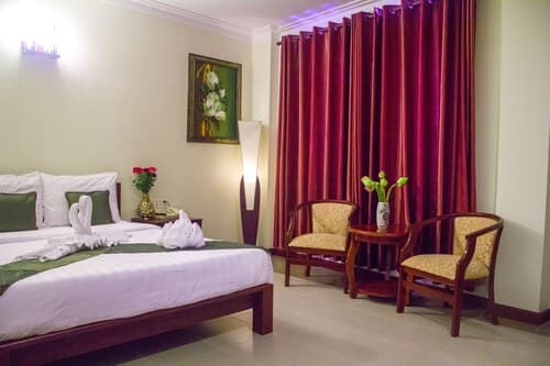 V N E Hotel