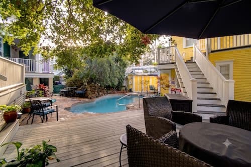Azalea Inn and Villas