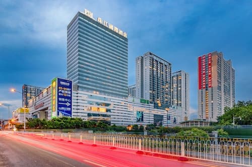 Guangzhou Pearl River International Hotel (Yijing Lu Metro Station)
