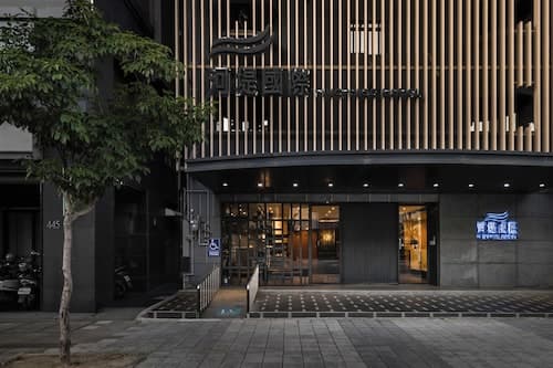 The Riverside Hotel International