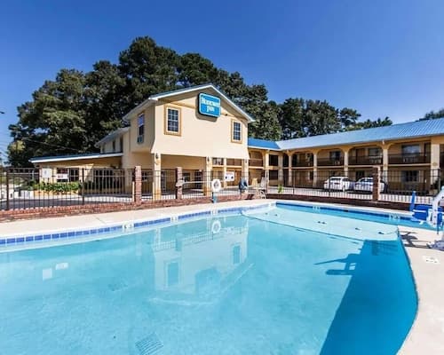 Days Inn by Wyndham Calhoun GA I-75 and US-41