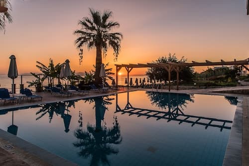 Belussi Beach Hotel & Suites