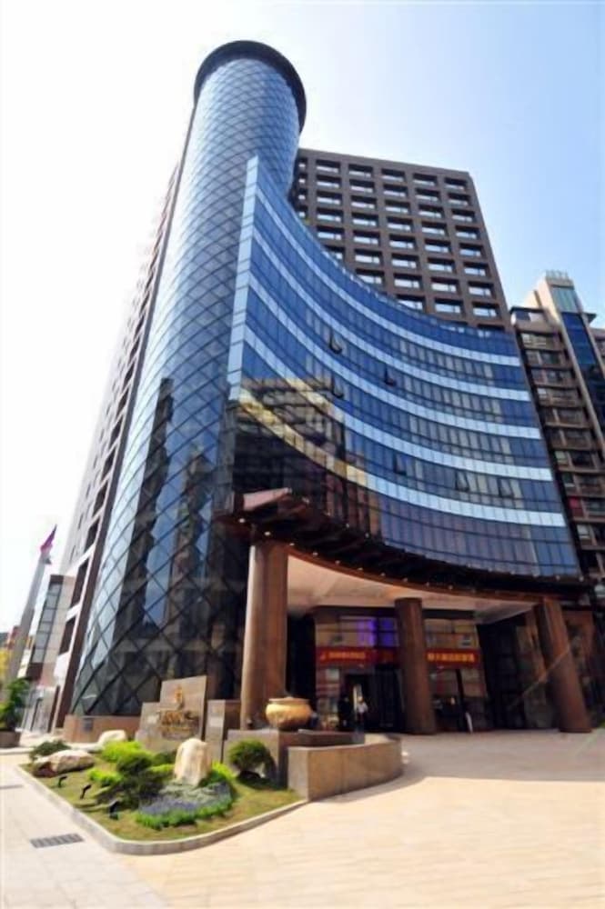 Monarch Skyline Hotel