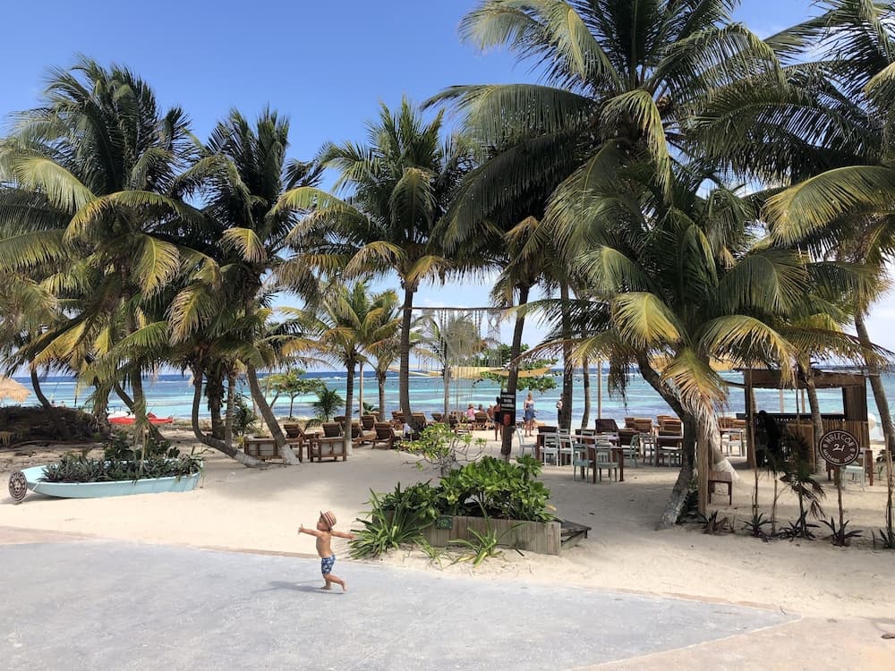 Noah Beach Hotel & Suites