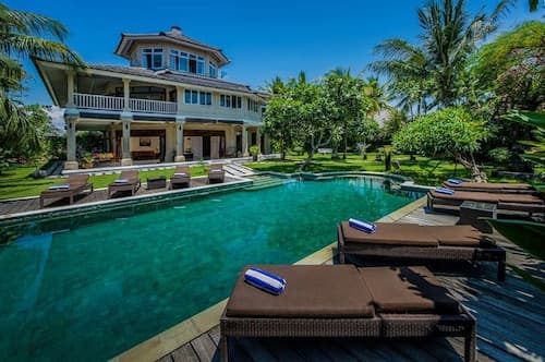 Villa Anyar