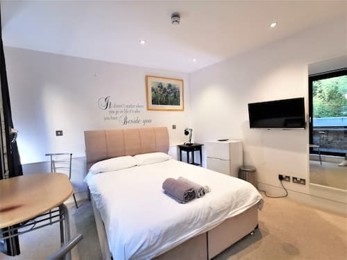 Double Room with Balcony - 3b