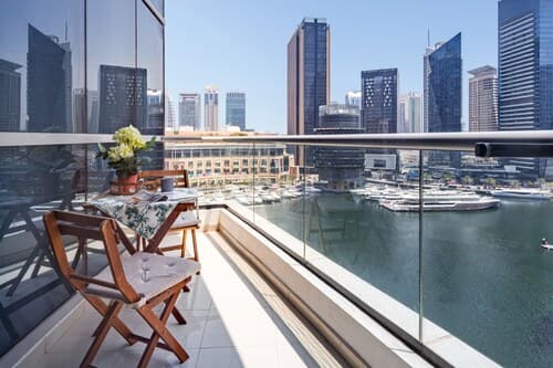 Dazzling & Artistic Studio Apartment In Dubai Marina
