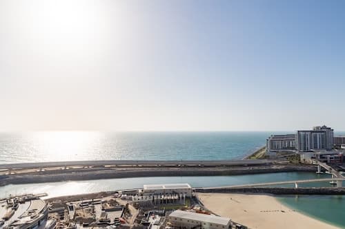 Grand 2BR w/ a Full Sea View & Direct Beach Access