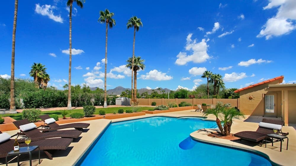Mountain Views & Heated Pool/spa & Amenities Galore!
