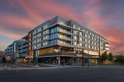 Hampton Inn & Suites Watertown Boston