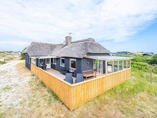 Bright Seaside Retreat in Haurvig-by Traum