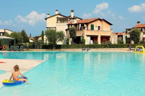 Nice Ground Floor Apartment Located near Peschiera