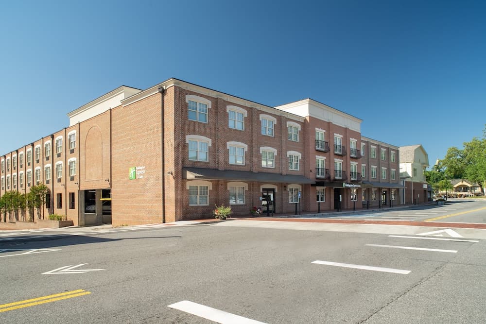 Holiday Inn Express & Suites Dahlonega by IHG