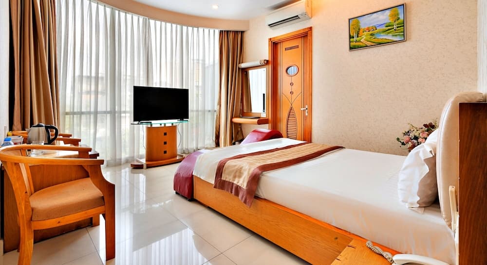 S79 Happy Hotel