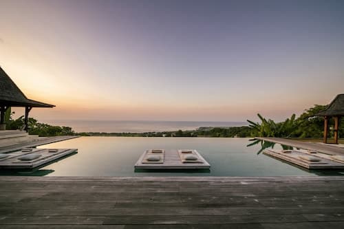 Palatial Wooden Villa, 4br, Lovina
