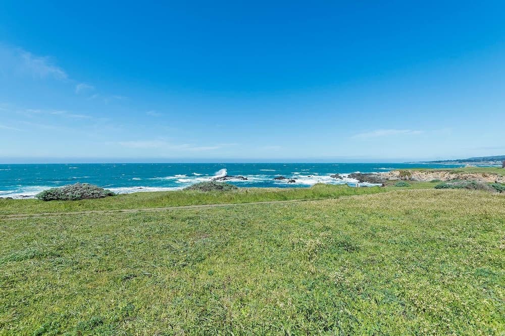 Haltwhistle West w/ Ocean Views!