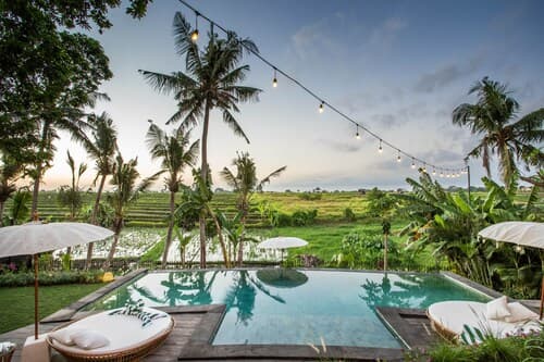 Majestic Private Villa, 6 BR, Canggu With Staff