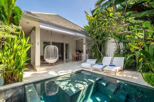 Romantic Jungle Villa, 1 BR, Ubud With Staff