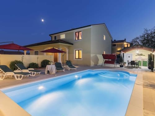 Villa in Marmajola With Private Pool