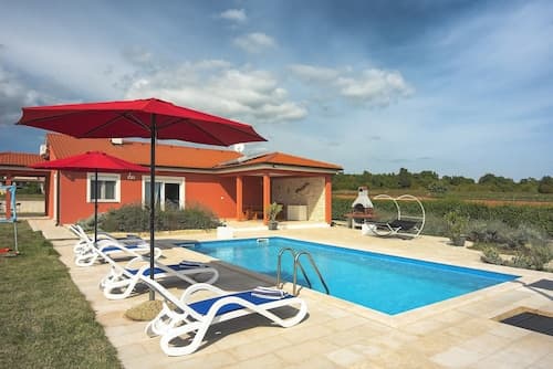 Detached Villa With Pool and Large Garden in Quiet Area Near the Sea