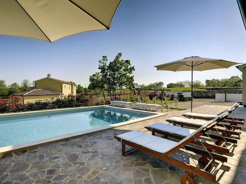 Luxurious Villa with Sauna & Hot Tub in Žminj
