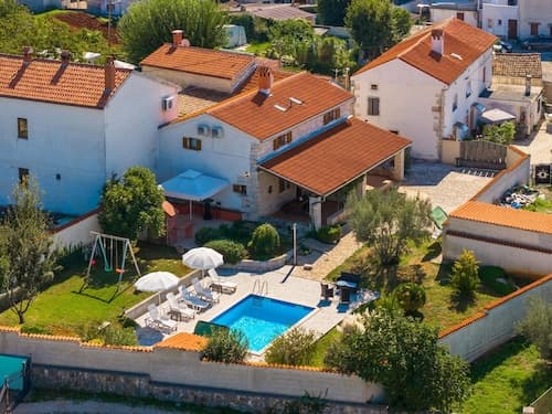 Holiday Home in Segotici With Private Pool
