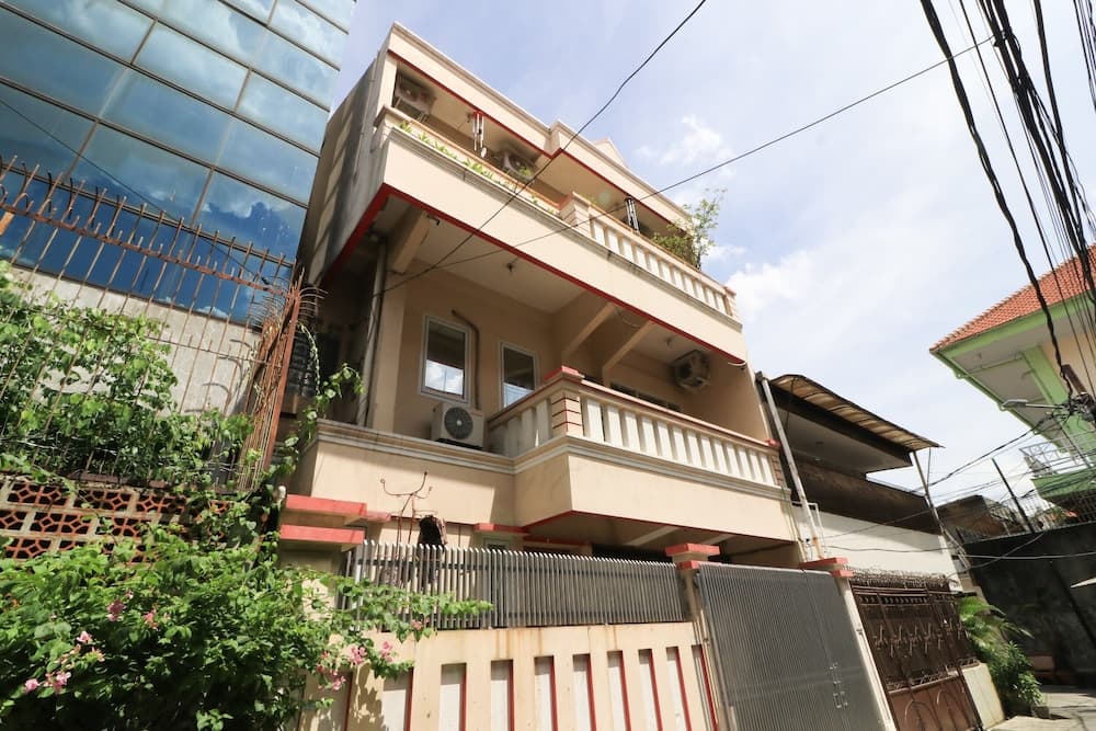 Eiffel Residence Batu Tulis 37 - Female Only