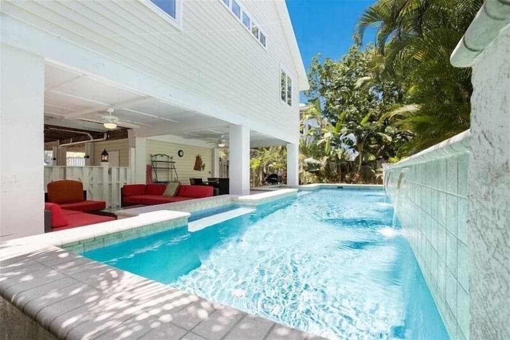 Coconut 3 Bedroom Home by RedAwning