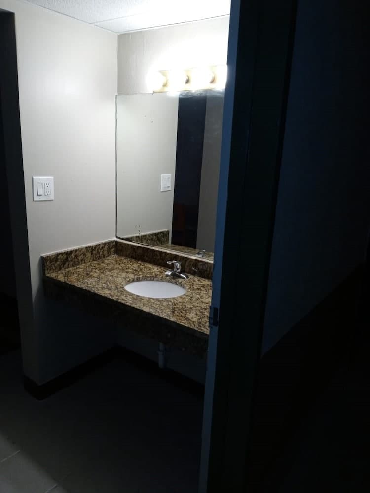 Peachtree Inn & suites