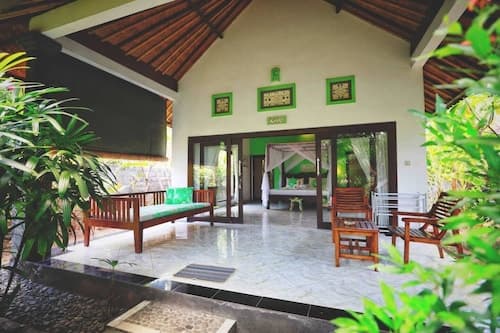 Kirana Homestay - Leaf Bungalow