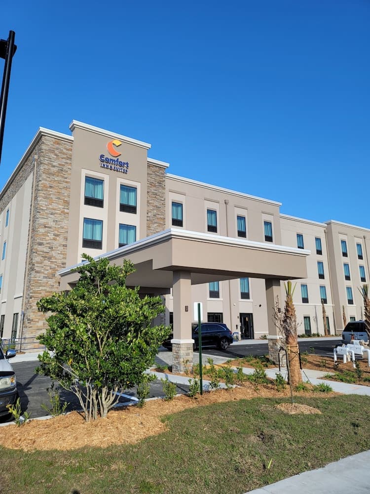 Comfort Inn & Suites Jacksonville - Orange Park Near Naval Air Station