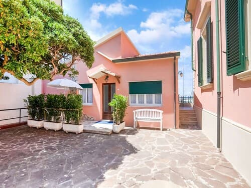 Holiday Gome in San Vincenzo Near Beach