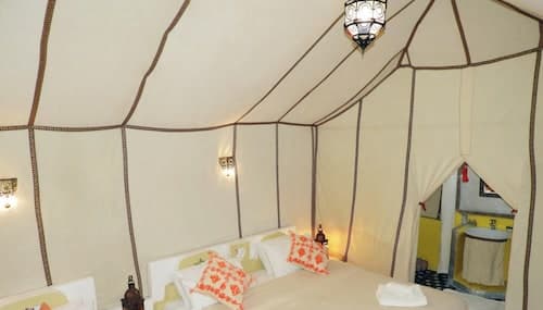 Room-sleep In Luxury Tent In Desert !