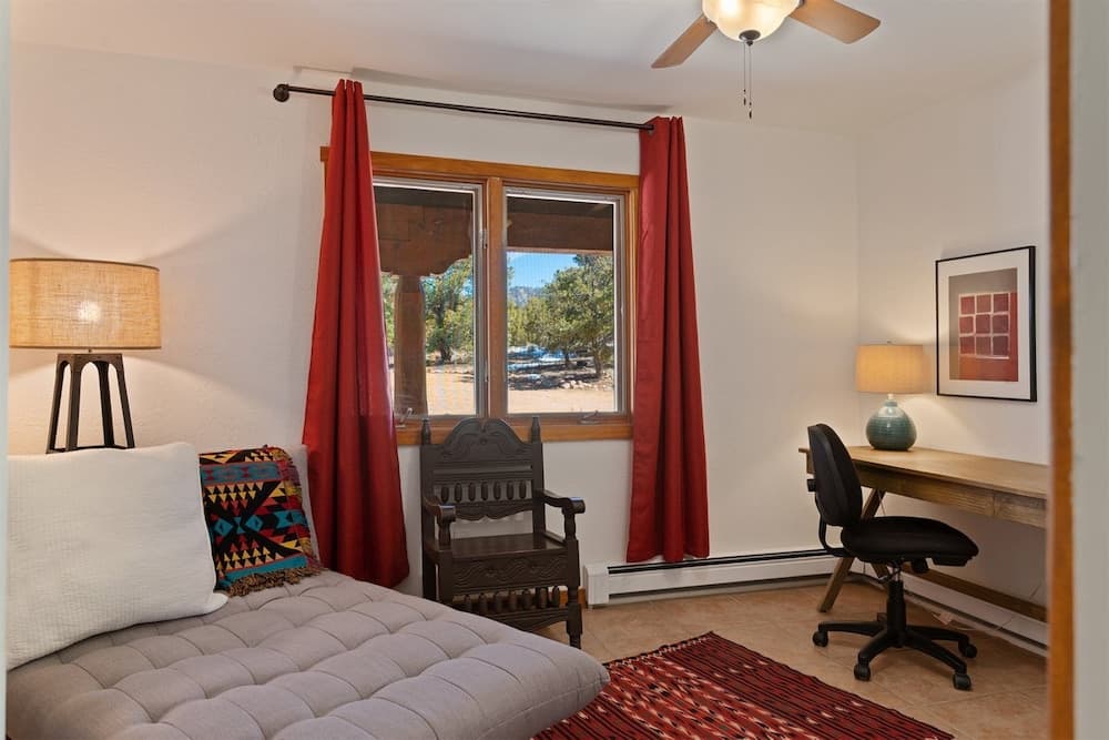 Sunlit Pines - Tucked in the Trees, Private Escape, Easy Drive to Plaza - NEW Listing