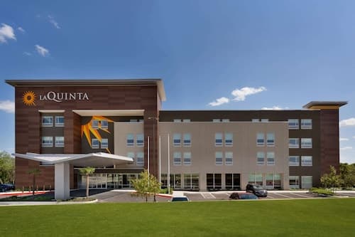 La Quinta Inn & Suites by Wyndham San Antonio Seaworld/LAFB