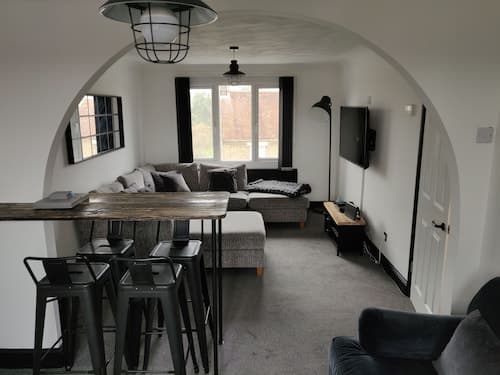 St Neots Riverside Park 1-bed Top-floor Apartment