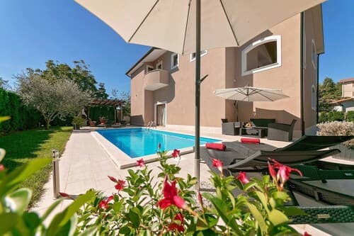 Charming 6-bed Villa in Vižinada