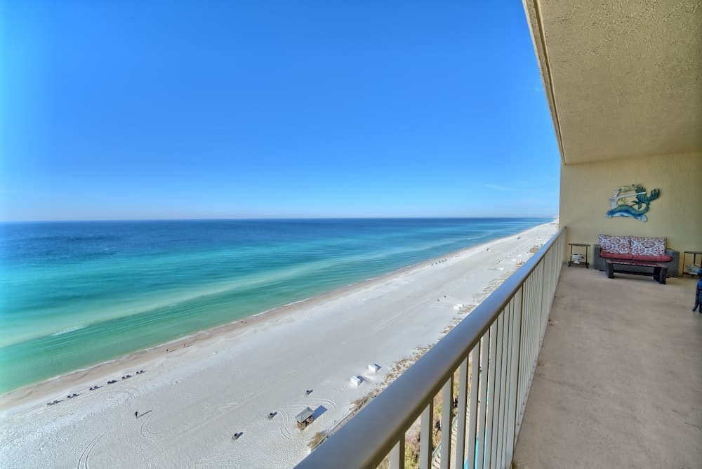 Cozy Oceanfront Condo with Beachside Pool - Unit 1602 by RedAwning